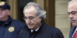 O Μπέρνι Μάντοφ, που διέπραξε τη μεγαλύτερη απάτη Ponzi στην ιστορία 