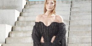 Η Κάρλα Μπρούνι στη διαφημιστική καμπάνια του οίκου Balmain