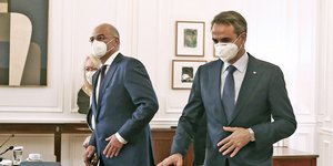 Ο Κυριάκος Μητσοτάκης με τον Νίκο Δένδια