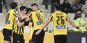 Οι παίκτες της ΑΕΚ πανηγυρίζουν