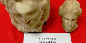 Οι μαρμάρινες κεφαλές αγαλμάτων που βρέθηκαν σε διαμέρισμα