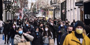 Αλκιβιάδης Βατόπουλος, κόσμος στην Ερμού