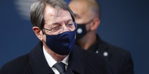 Νίκος Αναστασιάδης μπλε μασκα