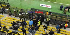 Ένταση στις κερκίδες του «Βικελίδης»