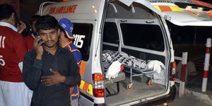 ασθενοφορο ανοιχτη πορτα 