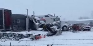Η χιονοθύελλα προκάλεσε τεράστια προβλήματα και καραμπόλα 100 οχημάτων στο Ιλινόις