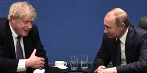 Συνομιλία σχετικά με τις εξελίξεις στην ανατολική Ουκρανία είχαν Μπόρις Τζόνσον και Βλαντιμίρ Πούτιν