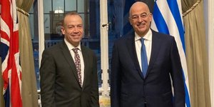 Σειρά συναντήσεων είχε στη Μεγάλη Βρετανία ο Νίκος Δένδιας