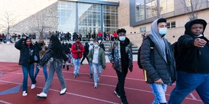 Στιγμιότυπο από την εκκένωση του Λυκείου Ντάνμπαρ