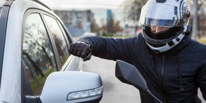 Επίθεση στο αυτοκίνητο