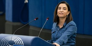 Η ευρωβουλευτής Εβίν Ινσίρ μιλά για τη διαφορετικότητα στα μίντια