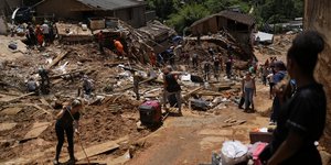 Μεγάλο το τίμημα σε ανθρώπινες ζωές από τις φονικές πλημμύρες στην Πετρόπολις της Βραζιλίας