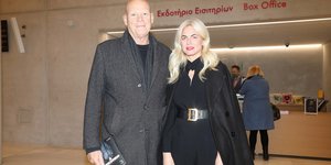 Η Χριστίνα Κοντοβά με μαύρη ολόσωμη φόρμα