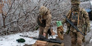 Ουκρανοί στρατιώτες έξω από το Χάρκοβο