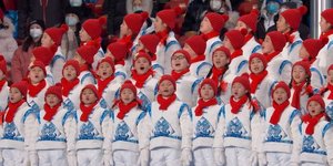 Κινεζάκια τραγούδησαν στα ελληνικά στην Τελετή Λήξης των Χειμερινών Ολυμπιακών Αγώνων