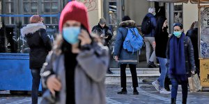κόσμος στην Πλατεία Μοναστηρακίου