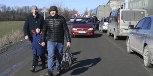 Κόσμος απομακρύνεται από τη φιλορωσική περιοχή του Ντονέτσκ