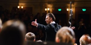 Θεόδωρος Κουρεντζής και η Ορχήστρα & Χορωδία MusicAeterna