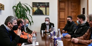 Συνάντηση του ΓΓ της ΚΕ του ΚΚΕ Δημήτρη Κουτσούμπα με την Πανελλήνια Ομοσπονδία Ενέργειας (ΠΟΕ), Πανελλήνια Ομοσπονδία Εργατοϋπαλλήλων Μετάλλου (ΠΟΕΜ), Ομοσπονδία Εργαζομένων Χημικής Βιομηχανίας Ελλάδος (ΟΕΧΒΕ), Ομοσπονδία Μεταλλωρύχων Ελλάδος (ΟΜΕ)