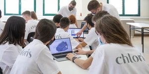 μία πιατοθήκη με περιβαλλοντικό πρόσημο