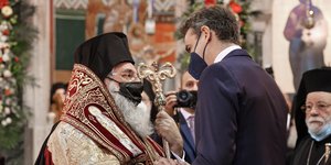 Ο Κυριάκος Μητσοτάκης με τον νέο αρχιεπίσκοπο Κρήτης