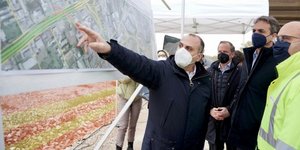 Ο υφυπουργός Υποδομών με τον πρωθυπουργό