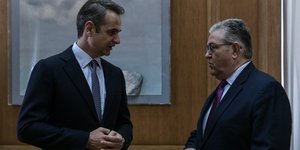 Κυριάκος Μητσοτάκης, Δημήτρης Κουτσούμπας