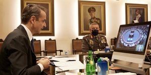 Ο Κυριάκος Μητσοτάκης στην τηλεδιάσκεψη του ΝΑΤΟ