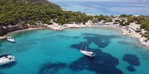 Μονή, ένα πανέμορφο καταπράσινο νησί