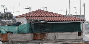 μπαλκονι κεραμίδια πλαστικα