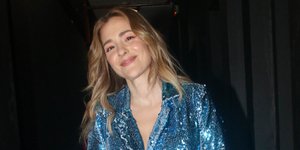 Νατάσσα Μποφίλιου με κοστούμι