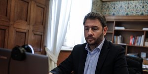 nikos