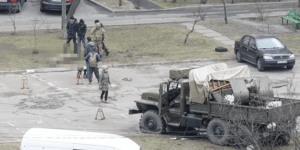 Ουκρανοί καταδιώκουν και εκτελούν Ρώσους σαμποτέρ στο Ομπολόν