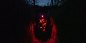 Ουκρανός στρατιώτης στα χαρακώματα