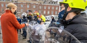 Παιδιά στο Βέλγιο εκπαιδεύονται στον ρόλο των ΜΑΤ