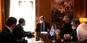 Ο υπουργός Εθνικής Άμυνας στη συνάντηση με τον πρέσβη της Ουκρανίας