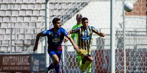 Ο Ελίας Περέιρα με τη φανέλα του Παναιτωλικού (δεξιά)