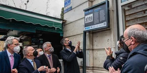 Οι «έξυπνες» πινακίδες για το Φιλελληνικό Κίνημα