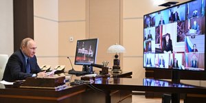 Ο Πούτιν σε παλαιότερη τηλεδιάσκεψη με τους υπουργούς του