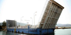 λευκάδα πλωτή γέφυρα