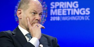 Ολαφ Σολτζ σκεφτικος 