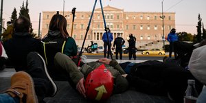 συγκέντρωση ορειβατών χιονοδρόμων και πεζοπόρων στο Σύνταγμα