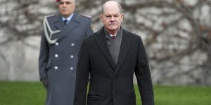 Ολαφ Σολτς με παλτο 