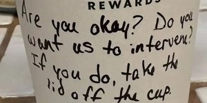 Το μήνυμα πάνω στο ποτήρι 