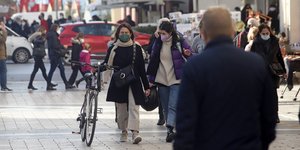 Οι ανατιμήσεις σε τρόφιμα και ενέργεια βάζουν «φωτιά» στα νοικοκυριά και τις επιχειρήσεις