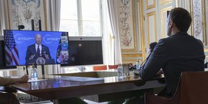 Τηλεδιάσκεψη Μπάιντεν-Μακρόν