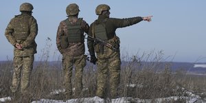 τρεις στρατιώτες πλατη 