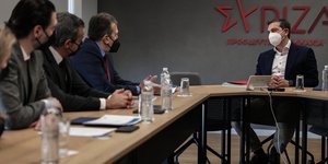 αλεξης τσιπρας τραπεζι 