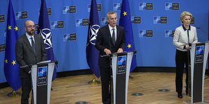 Κοινή συνέντευξη Τύπου ΝΑΤΟ-ΕΕ για τις ρωσικές επιθέσεις στην Ουκρανία