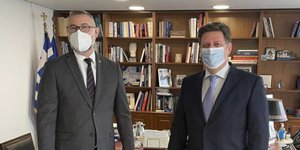 Ο Μιλτιάδης Βαρβιτσιώτης (δεξιά) με τον Αθανάσιο Σπύρου